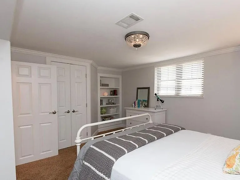 256 Castle Dr — Photo 32