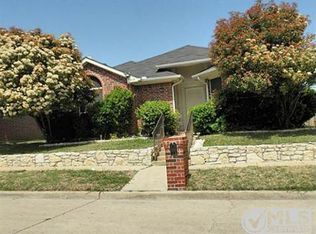 819 Greenridge Dr, Arlington, TX 76017