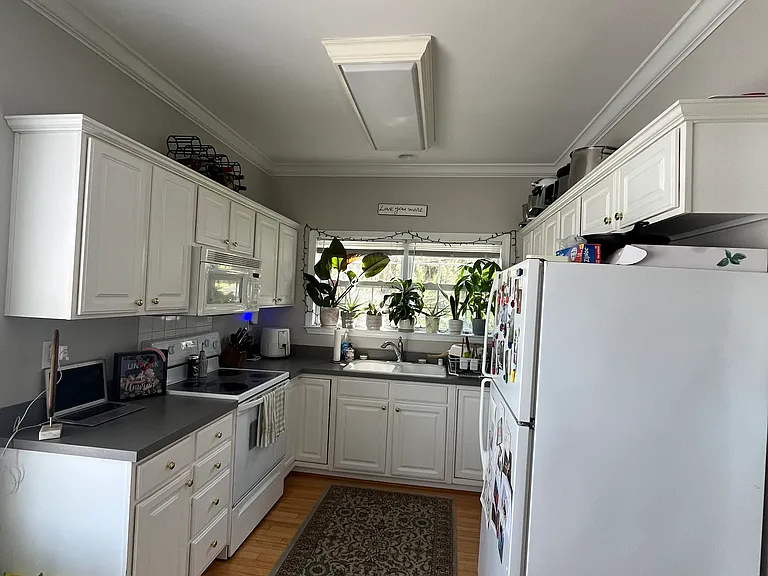 733 W High St — Photo 5
