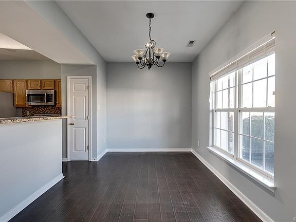 3rd image of 1433 New Haven Ct