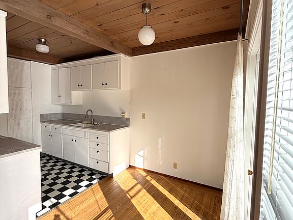 3rd image of 906 Sir Francis Drake Blvd #F