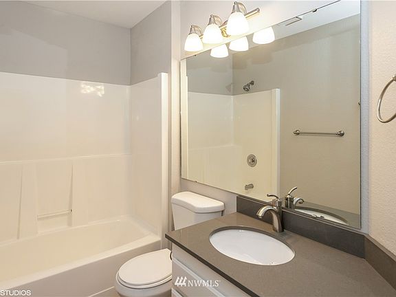 4th image of 5705 Opal Court SE
