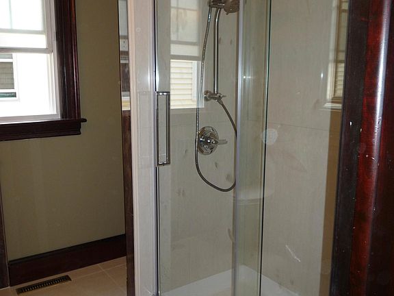 4th image of 393 Morris St #1