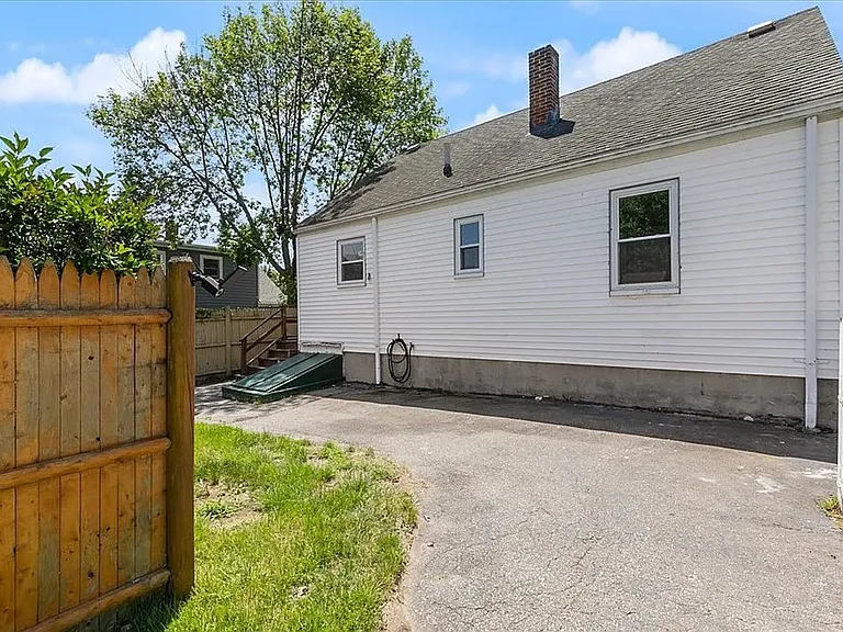 106 Centre St — Photo 37