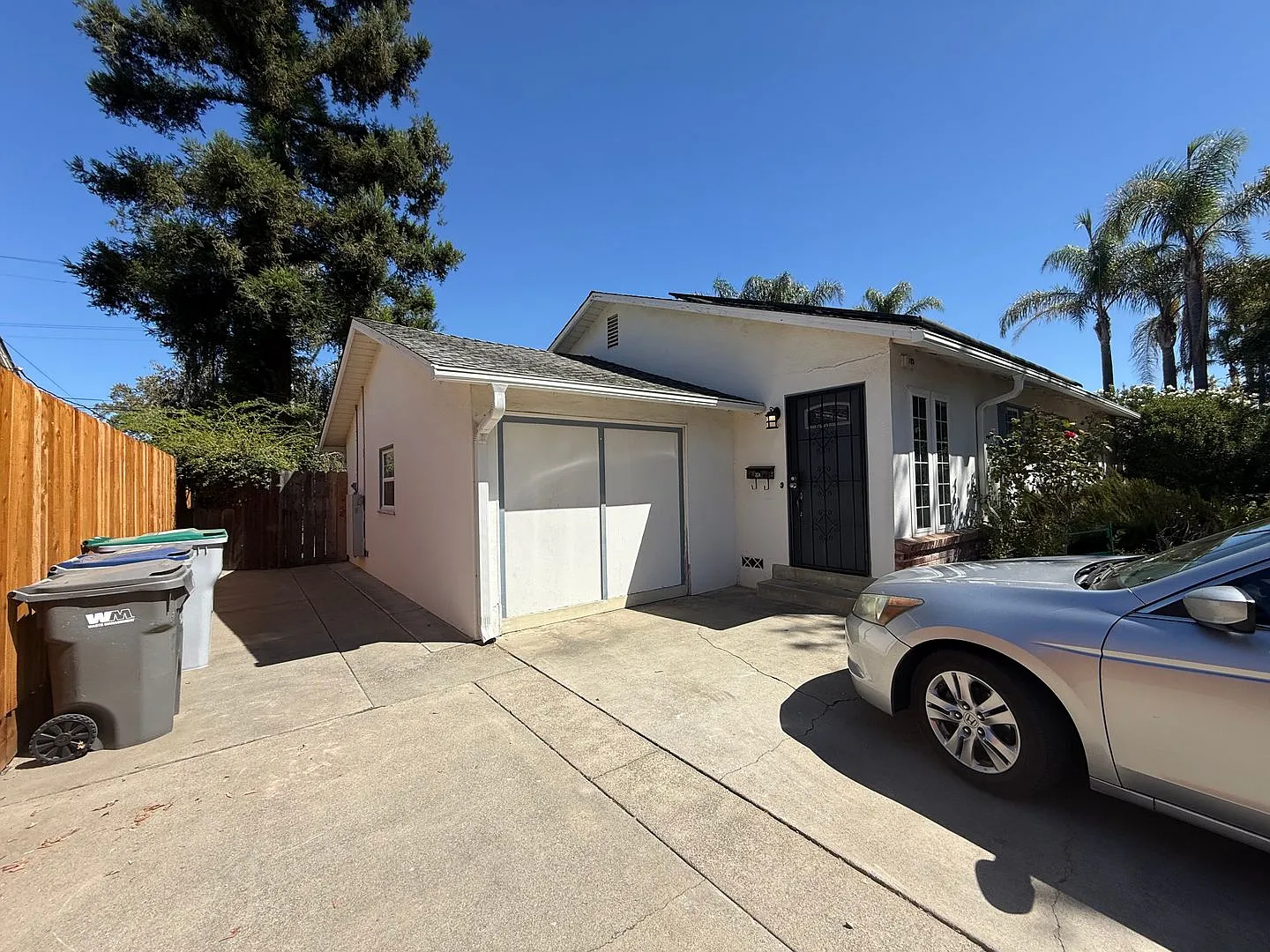 2 Bedroom / 1 Bathroom | Woodland Home Available Now — Photo 3