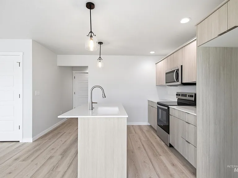 10770 Rutland St — Photo 6