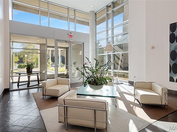 3rd image of 4545 Lindell Blvd APT 3