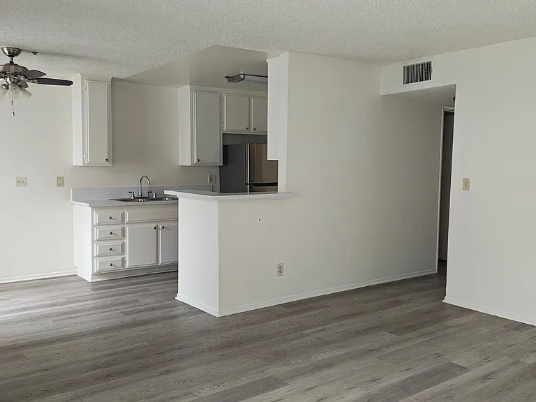 Villa Monaco Apartments — Photo 23