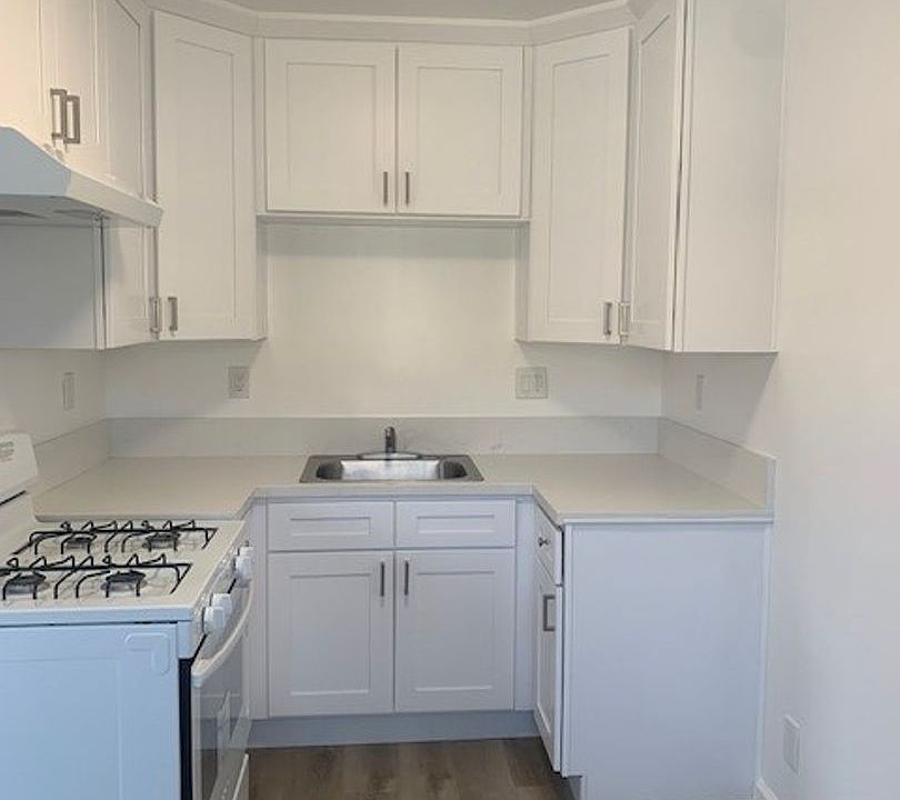 1st image of 842-864 N Olive St #856