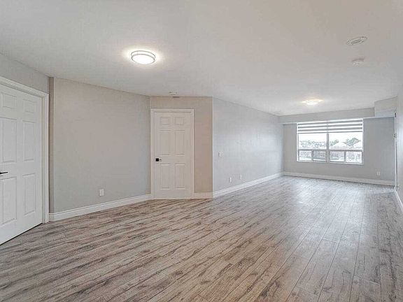 2nd image of 35 Kingsbridge Garden Cir #506