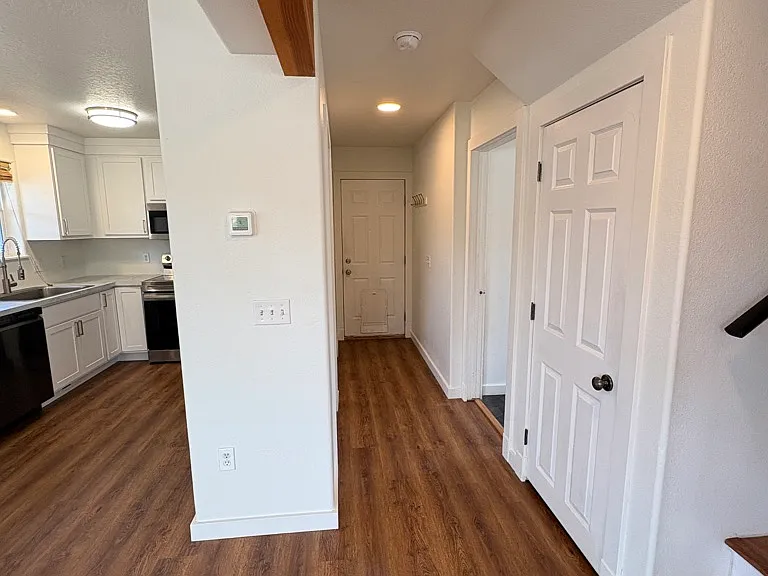 2029 W Kent Ave — Photo 6