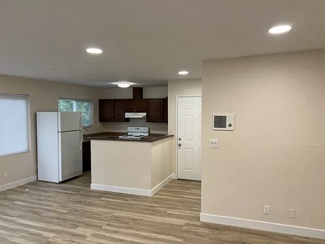2 bed, 1000 sqft, $2,995 — Photo 3