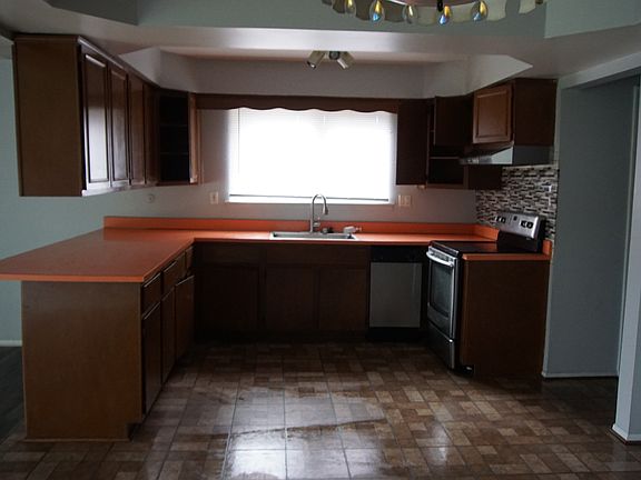 3rd image of 3858 Martin Rd