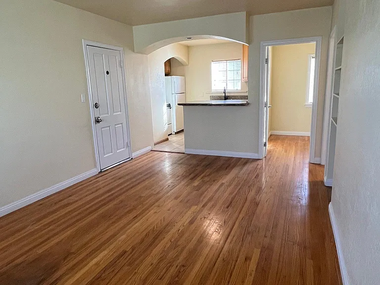 4430 Boundary St — Photo 5