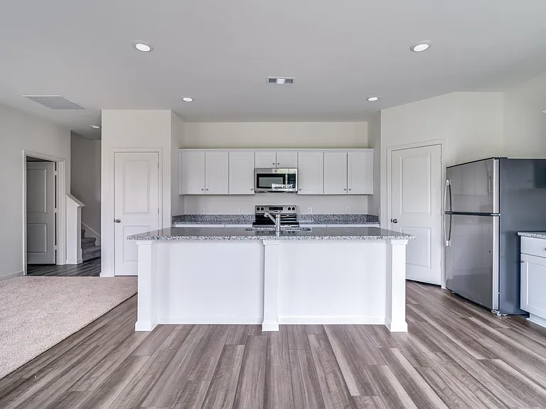 1876 Lockhart Dr — Photo 3