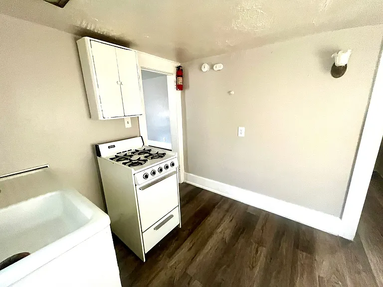 427 Smith Ave NW — Photo 4