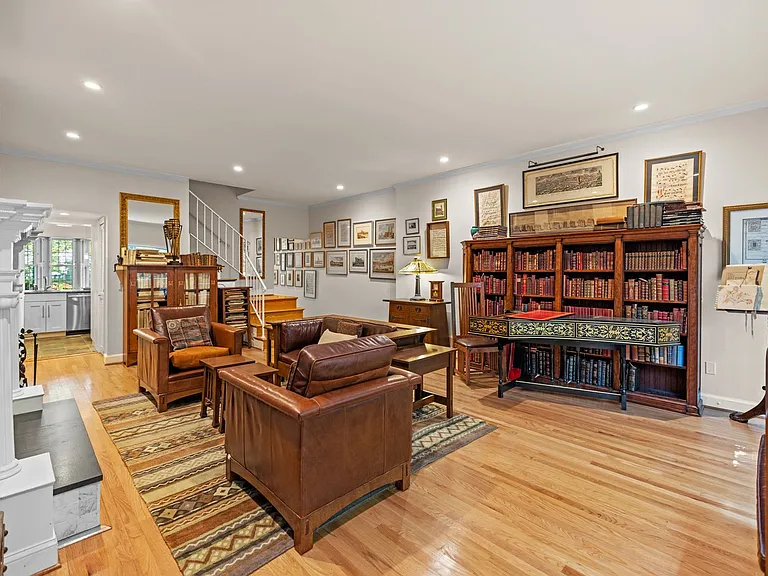 2426 I St NW — Photo 2