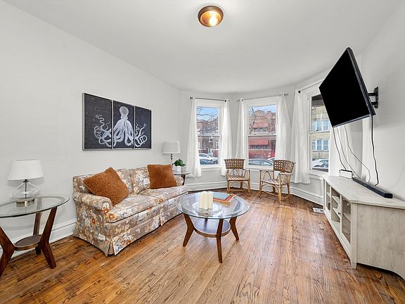 3rd image of 949 N Central Park Ave