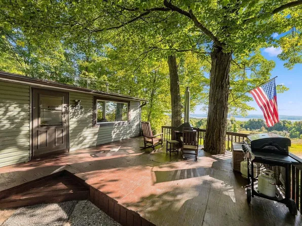 8280 S Vineyard Dr, Cedar, MI 49621