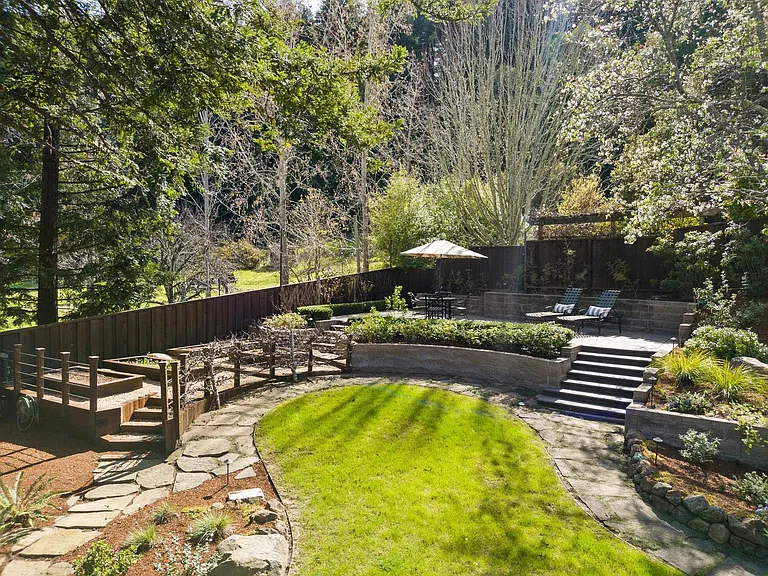 448 Silverwood Dr — Photo 11