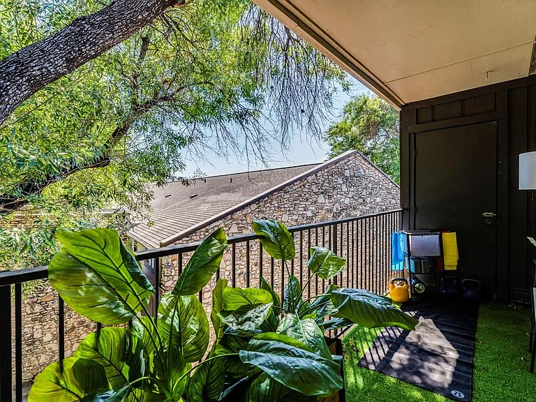 500 E Riverside Dr #206 — Photo 18