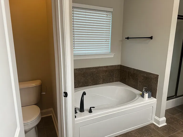 215 Hutton Ln — Photo 9