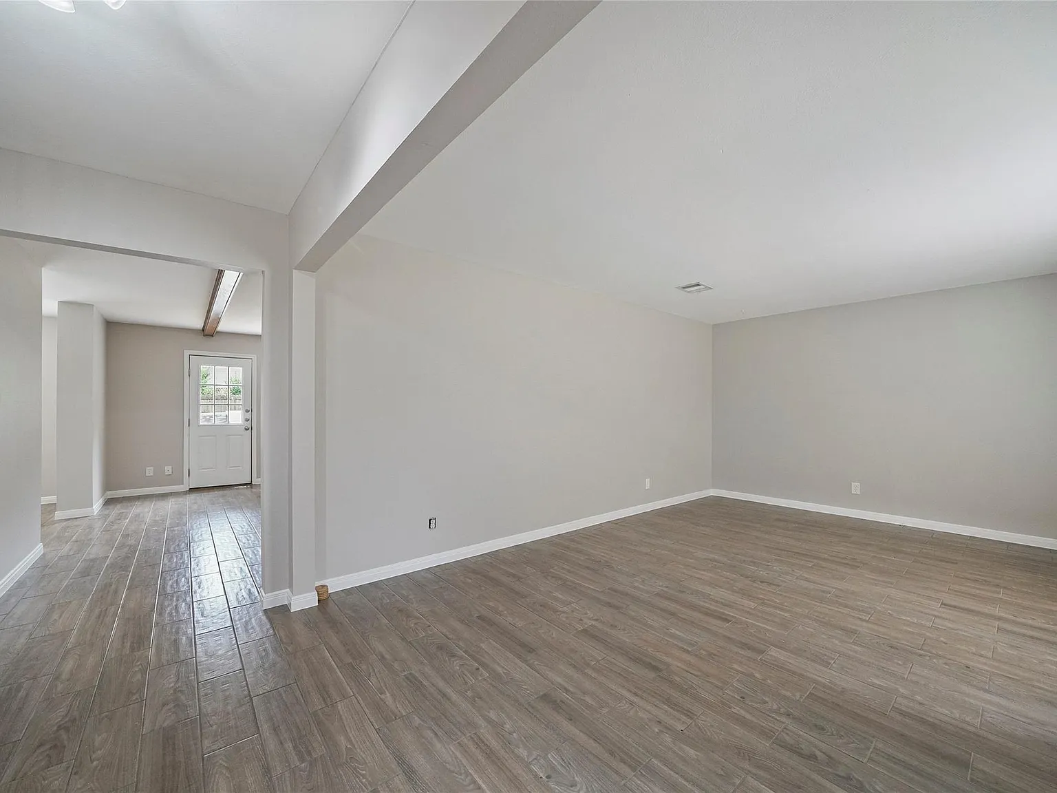 4 bed, 2.0 bath, 2460 sqft, $2,449 — Photo 3