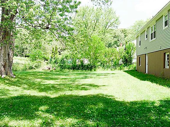 4th image of 22 Janet Dr