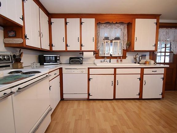 3rd image of 249 Essex St