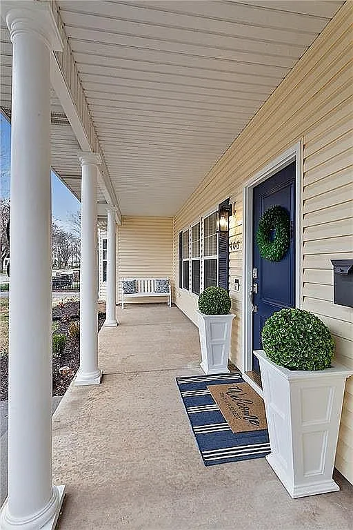3 bed, 2115 sqft, $4,000 — Photo 2