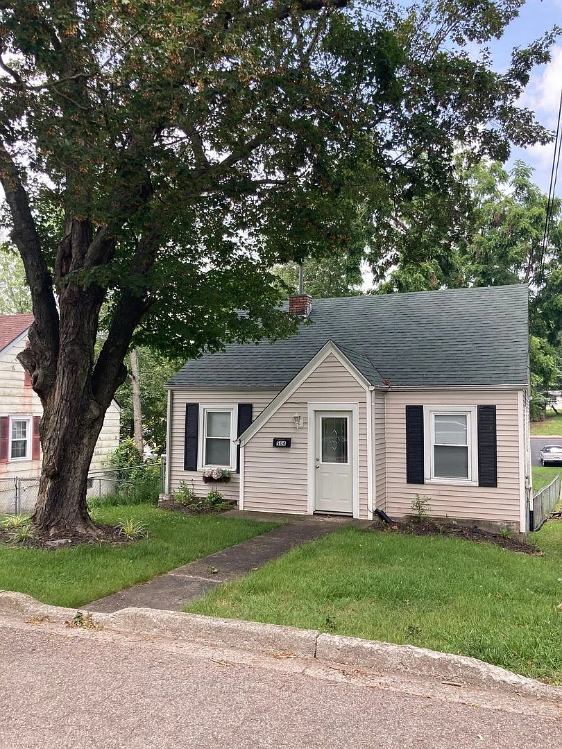 ** NO August Prorated Rent with Signed Lease NOW! ** — Photo 2