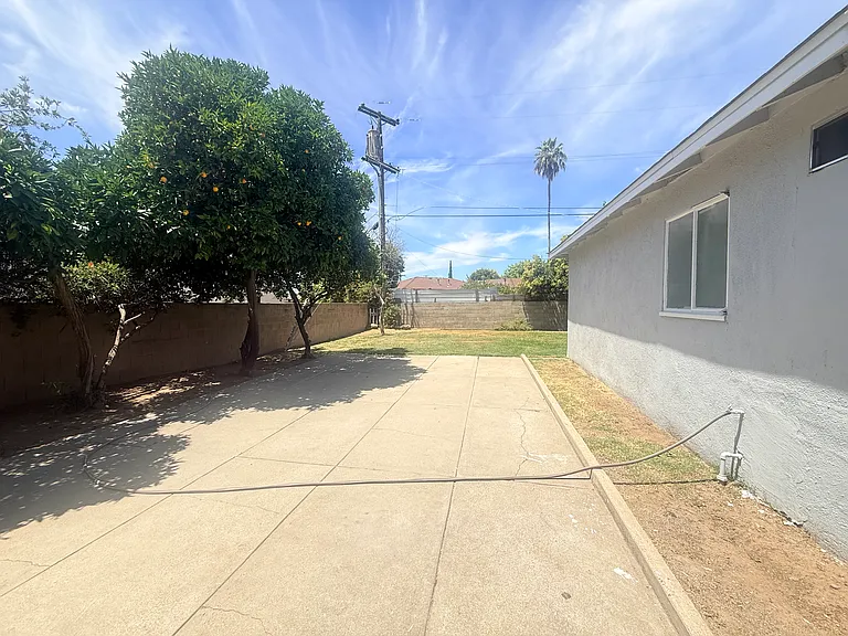 4641 N Fresno St — Photo 16