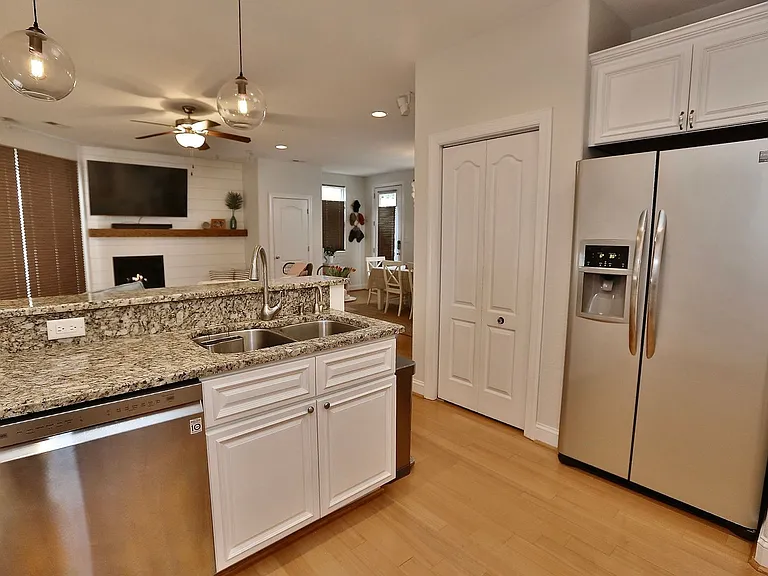 613 Lake Dr — Photo 16