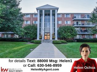 1060 N Farnsworth Ave #11, Aurora, IL 60505