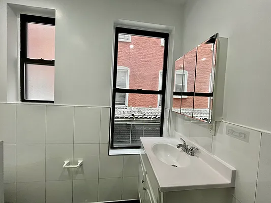 Rented by Highline Residential | media 23