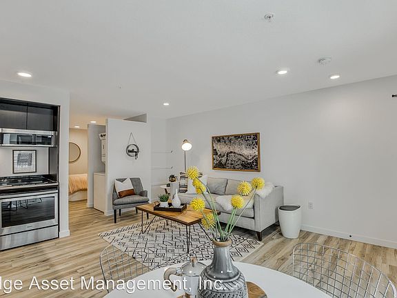 3rd image of 5645 NE Glisan St #B2-03