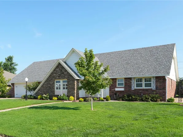 2505 W Orleans Dr, Rogers, AR 72758