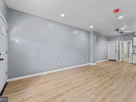4th image of 974 S 8th St