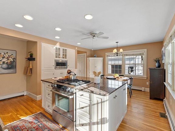 3rd image of 959 Hill Rd