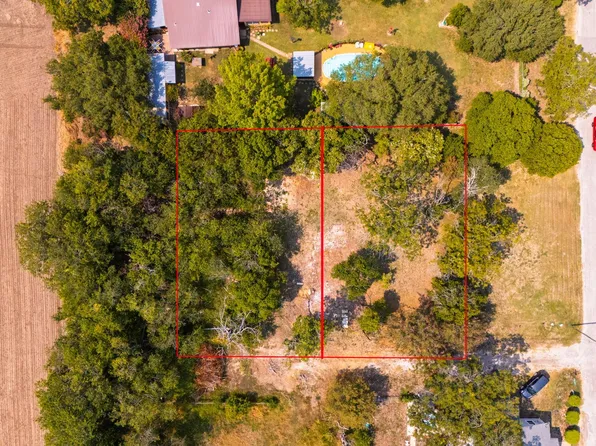 Bert St, Seguin, TX 78155