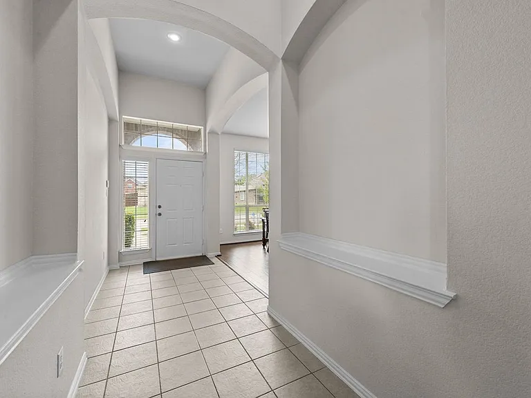 3205 Hamlett Ln — Photo 6