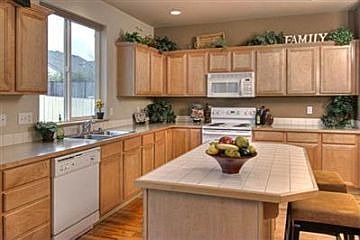 4th image of 3201 44th St NE