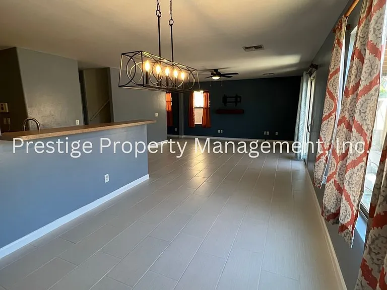 664 W Flaming Arrow Dr — Photo 2