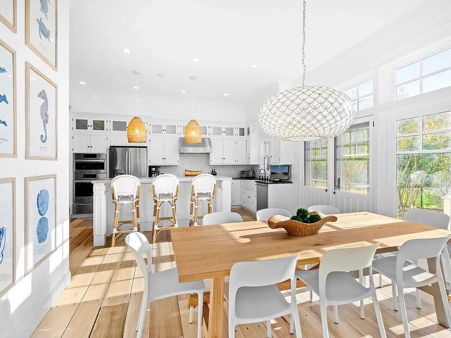 Gorgeous Ditch Plains Home With Close Proximity To The Ocean — Photo 3