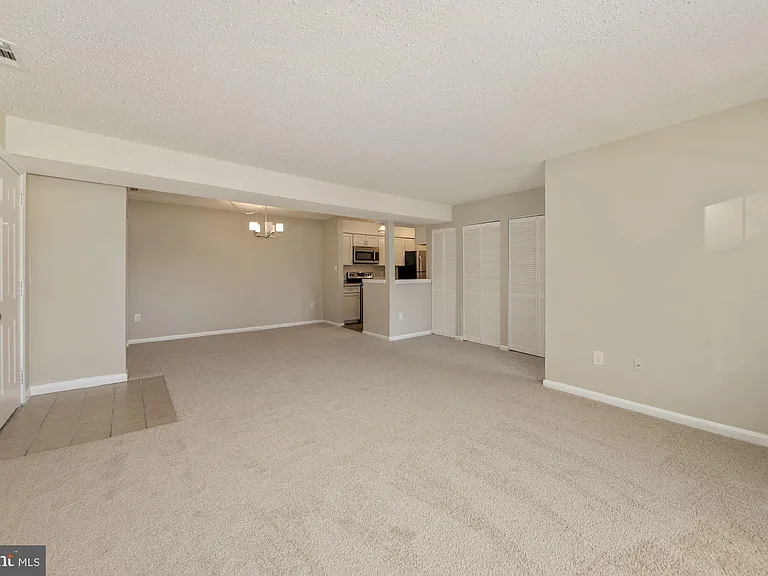 1601 Carriage House Ter #1601-E — Photo 3