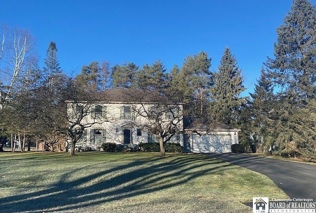 1st image of 4 Crawford Ln