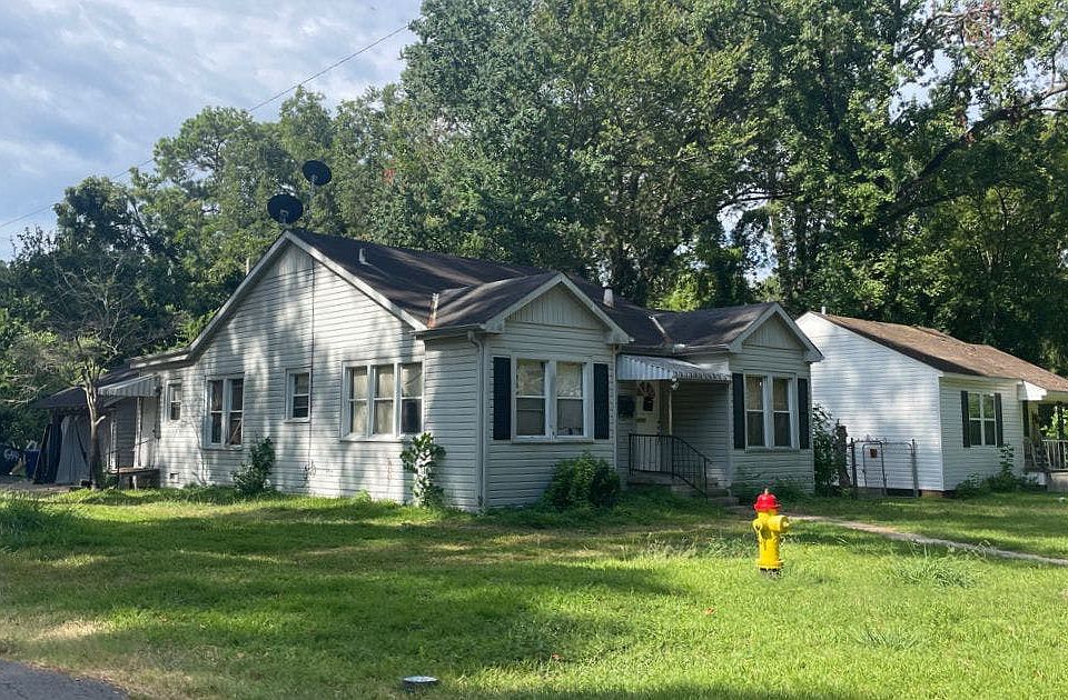 2nd image of 701 Boulevard St