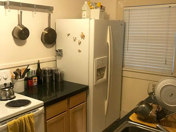 Cute kitchen with granite counter tops!