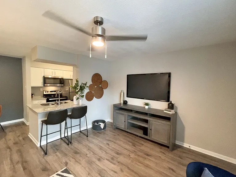 1520 Enclave Pkwy — Photo 17