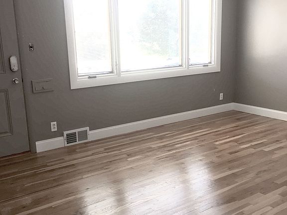 2nd image of 16560 Shelby Dr